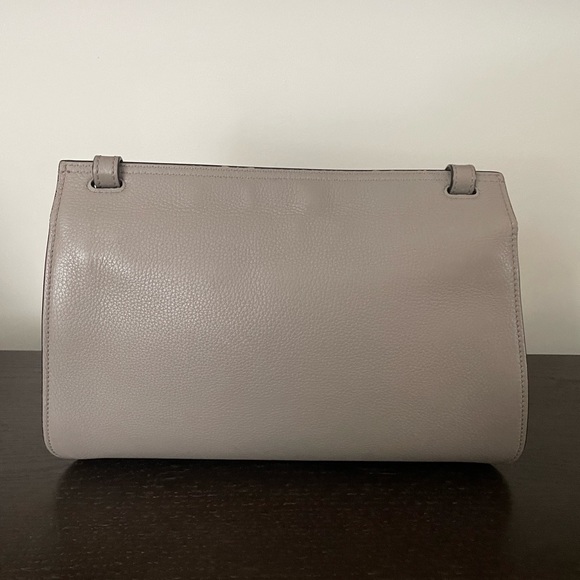 Authentic GUCCI Tasseled Lady Bamboo grey leather single flap crossbody bag. - Picture 5 of 16